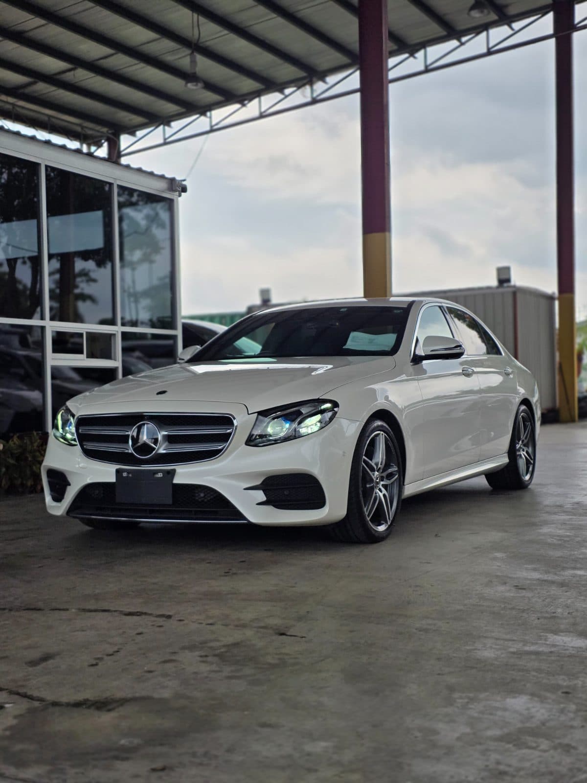2020 MERCEDES BENZ E200 AMG LINE